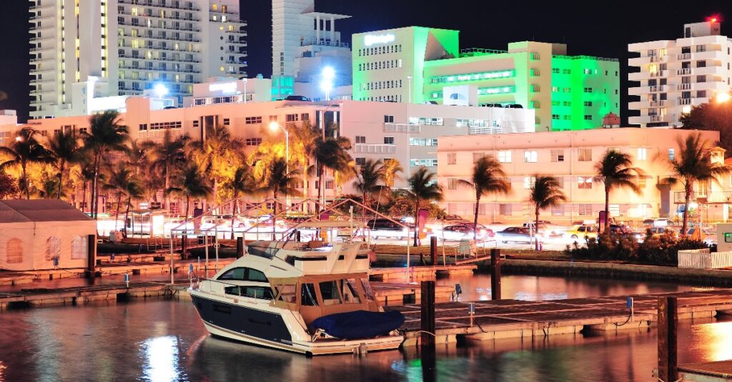 Miami jachthaven nacht