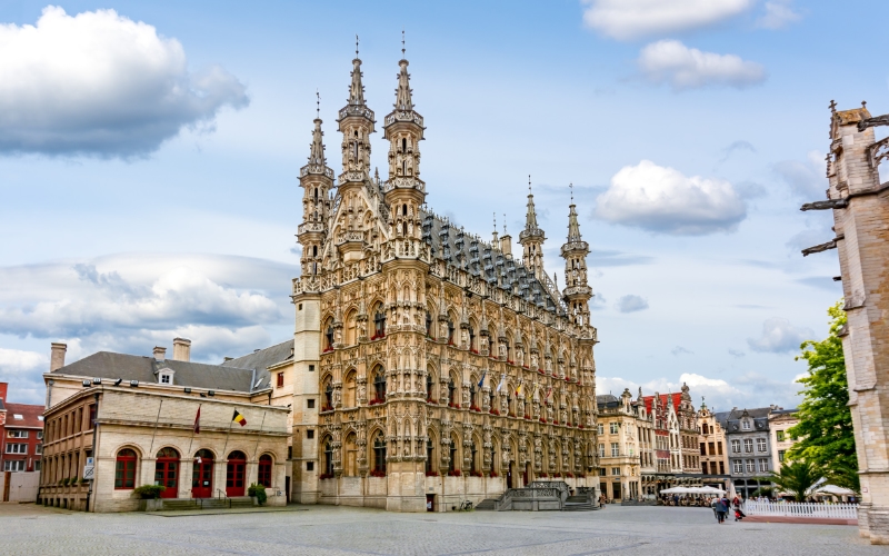 Stadhuis in centrum van Lueven